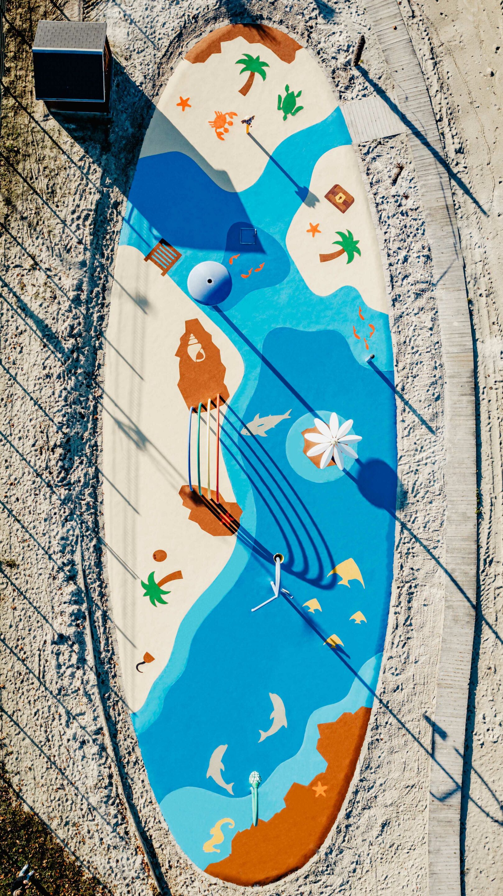 Aquasplash avec sol souple thématique marin sur la plage de Saint-Quentin